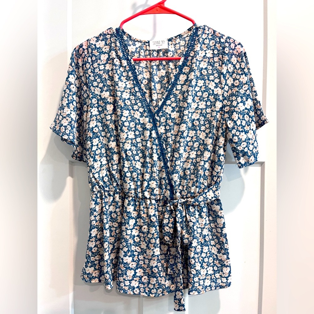Sienna Sky Blue Floral Peplum Criss Cross Top size medium
